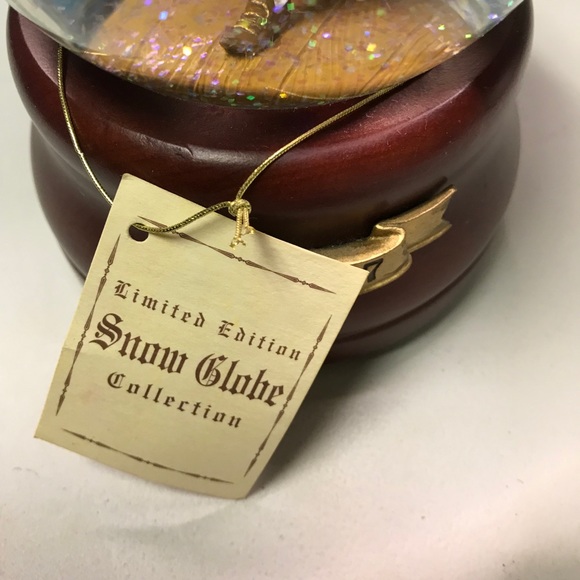 vintage Limited Edition Musical Snow Globe - Picture 4 of 5